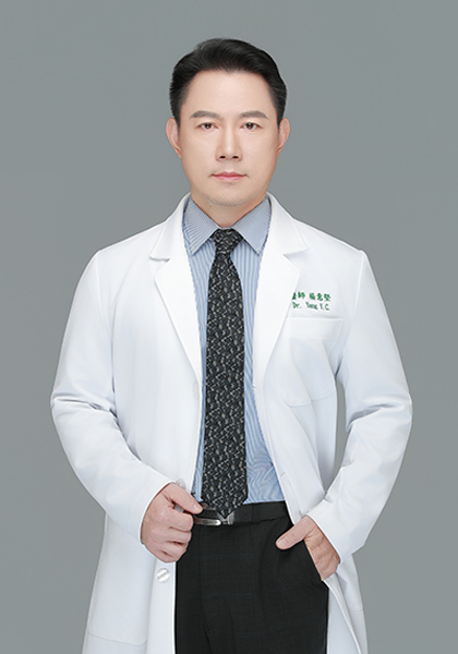 楊意堅  院長